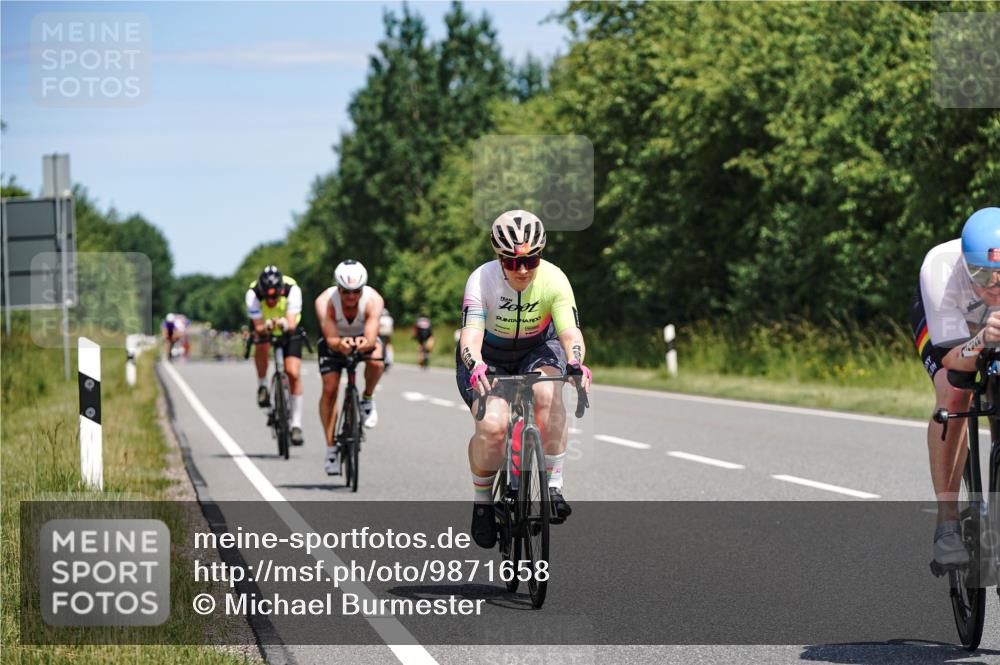 21.06.2026 - Viking Triathlon Michael Burmester http://msf.ph/oto/9871658 21.06.2026 12:41:07 Radfahren 40, 43, 82, 117, 147, 192, 332, 391, 404, 425, 469, 491, 491, 498, 566, 604, 656 meine-sportfotos.de