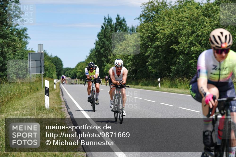 21.06.2026 - Viking Triathlon Michael Burmester http://msf.ph/oto/9871669 21.06.2026 12:41:08 Radfahren 40, 43, 82, 117, 147, 192, 332, 391, 425, 469, 491, 491, 498, 566, 656 meine-sportfotos.de