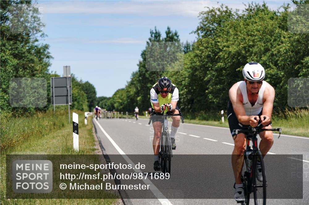 21.06.2026 - Viking Triathlon Michael Burmester http://msf.ph/oto/9871689 21.06.2026 12:41:09 Radfahren 40, 43, 82, 117, 147, 192, 332, 391, 425, 469, 491, 491, 498, 566, 656 meine-sportfotos.de