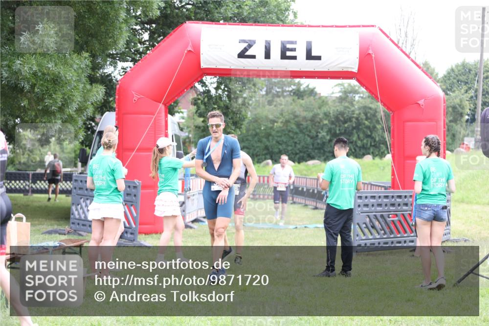 21.06.2026 - 29. Vierlanden-Triathlon Andreas Tolksdorf http://msf.ph/oto/9871720 21.06.2026 10:56:03 Ziel 210, 210 meine-sportfotos.de