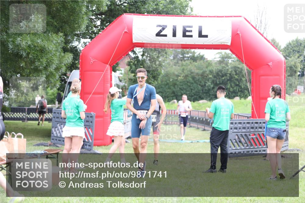 21.06.2026 - 29. Vierlanden-Triathlon Andreas Tolksdorf http://msf.ph/oto/9871741 21.06.2026 10:56:03 Ziel 210, 210 meine-sportfotos.de