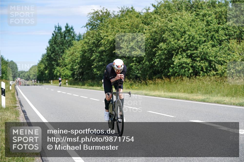 21.06.2026 - Viking Triathlon Michael Burmester http://msf.ph/oto/9871754 21.06.2026 12:41:26 Radfahren 43, 82, 117, 147, 183, 321, 369, 391, 425, 469, 491, 650 meine-sportfotos.de