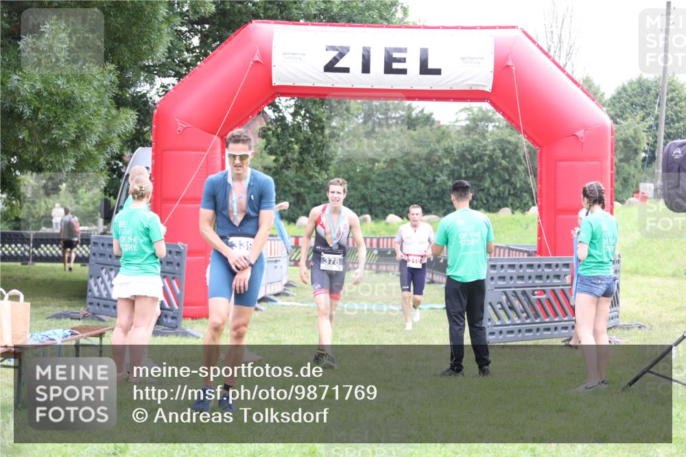 21.06.2026 - 29. Vierlanden-Triathlon Andreas Tolksdorf http://msf.ph/oto/9871769 21.06.2026 10:56:05 Ziel 210, 210 meine-sportfotos.de