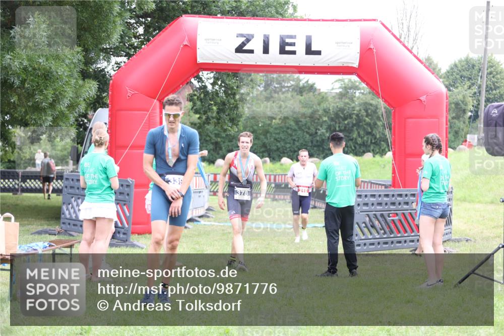 21.06.2026 - 29. Vierlanden-Triathlon Andreas Tolksdorf http://msf.ph/oto/9871776 21.06.2026 10:56:05 Ziel 210, 210 meine-sportfotos.de