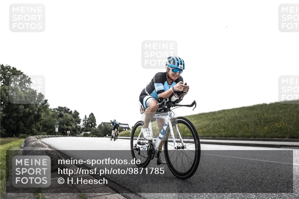 21.06.2026 - 29. Vierlanden-Triathlon H.Heesch http://msf.ph/oto/9871785 21.06.2026 10:40:00 Radfahren 300 meine-sportfotos.de