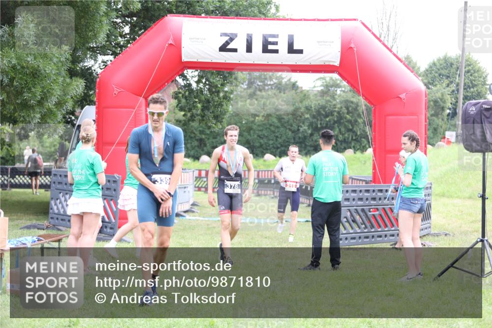 21.06.2026 - 29. Vierlanden-Triathlon Andreas Tolksdorf http://msf.ph/oto/9871810 21.06.2026 10:56:05 Ziel 210, 210 meine-sportfotos.de