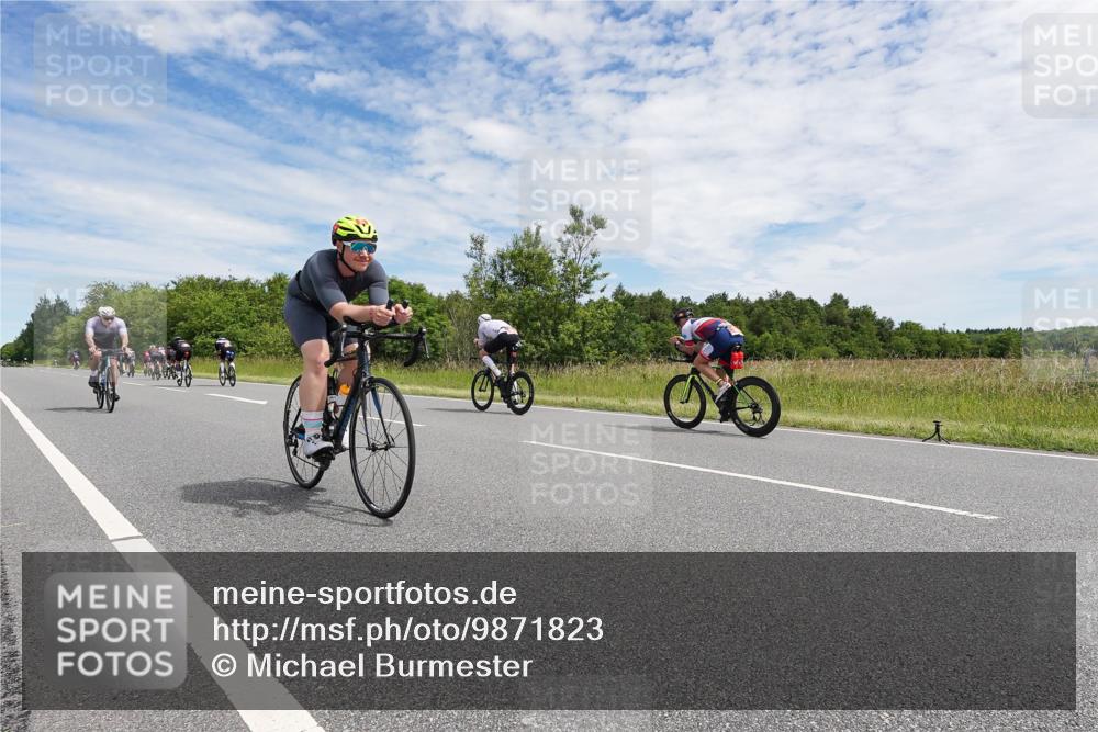 21.06.2026 - Viking Triathlon Michael Burmester http://msf.ph/oto/9871823 21.06.2026 12:22:48 Radfahren 134, 142, 158, 279, 329, 364, 436, 442, 577, 630 meine-sportfotos.de