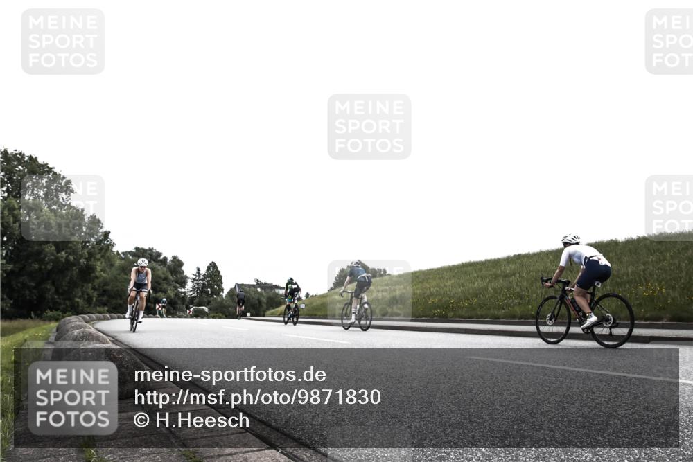 21.06.2026 - 29. Vierlanden-Triathlon H.Heesch http://msf.ph/oto/9871830 21.06.2026 10:40:59 Radfahren 39, 231, 301 meine-sportfotos.de
