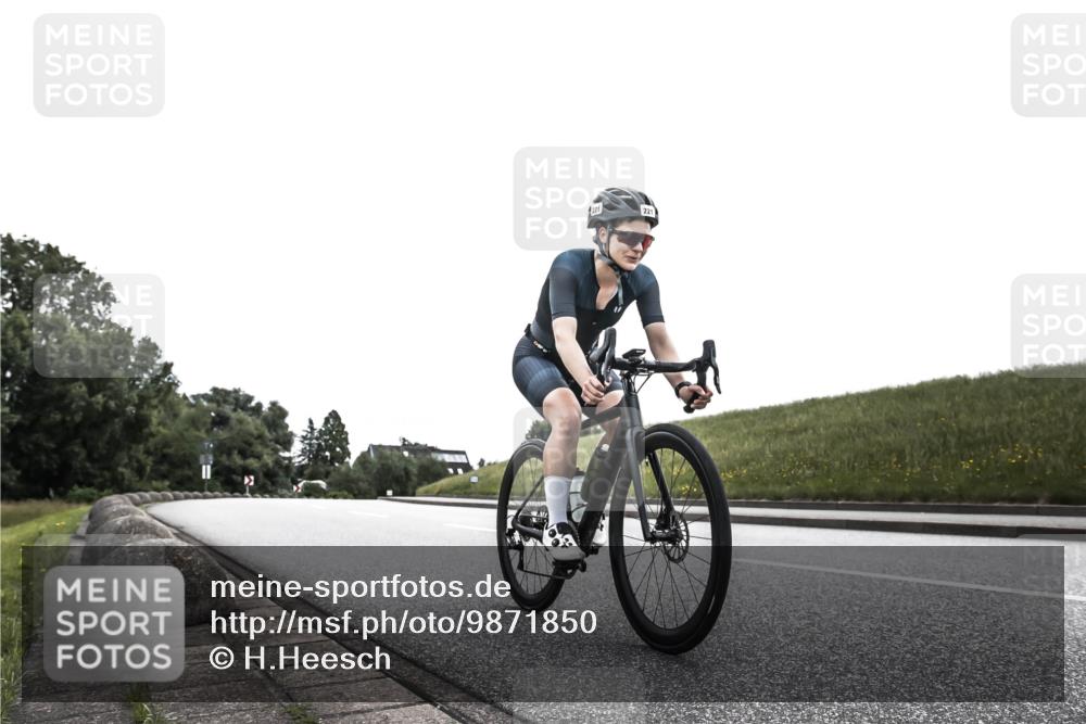 21.06.2026 - 29. Vierlanden-Triathlon H.Heesch http://msf.ph/oto/9871850 21.06.2026 10:41:35 Radfahren 221, 295, 397 meine-sportfotos.de