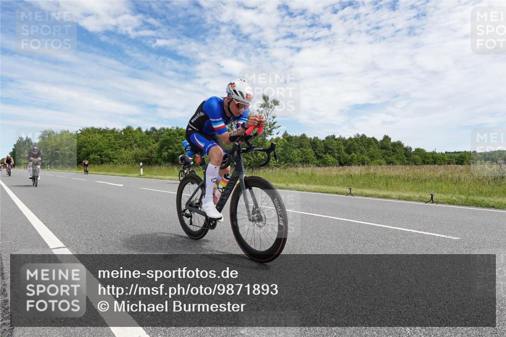 21.06.2026 - Viking Triathlon Michael Burmester http://msf.ph/oto/9871893 21.06.2026 12:23:36 Radfahren 8, 16, 65, 73, 98, 103, 119, 126, 136, 165, 177, 223, 225, 256, 256, 280, 380, 388, 457, 527, 546, 563, 569, 605, 615, 634, 654 meine-sportfotos.de