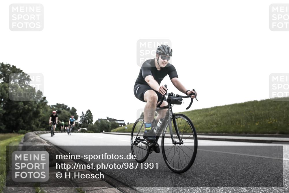 21.06.2026 - 29. Vierlanden-Triathlon H.Heesch http://msf.ph/oto/9871991 21.06.2026 10:43:14 Radfahren 19, 54, 259, 260, 392, 467 meine-sportfotos.de