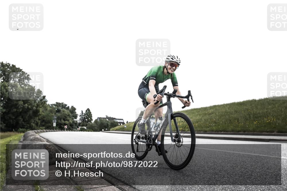 21.06.2026 - 29. Vierlanden-Triathlon H.Heesch http://msf.ph/oto/9872022 21.06.2026 10:43:17 Radfahren 19, 54, 167, 259, 260, 392, 443, 447, 448, 467 meine-sportfotos.de
