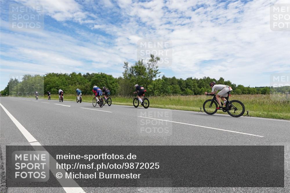 21.06.2026 - Viking Triathlon Michael Burmester http://msf.ph/oto/9872025 21.06.2026 12:24:14 Radfahren 58, 353, 357, 358, 534 meine-sportfotos.de