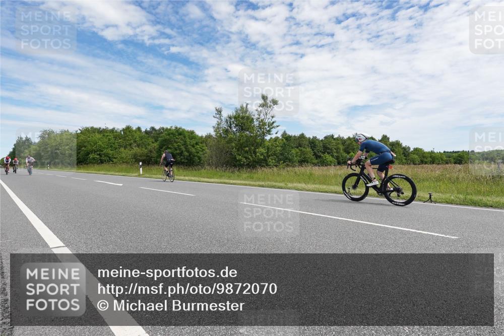 21.06.2026 - Viking Triathlon Michael Burmester http://msf.ph/oto/9872070 21.06.2026 12:24:46 Radfahren 54, 208, 350, 352, 362, 494, 660 meine-sportfotos.de