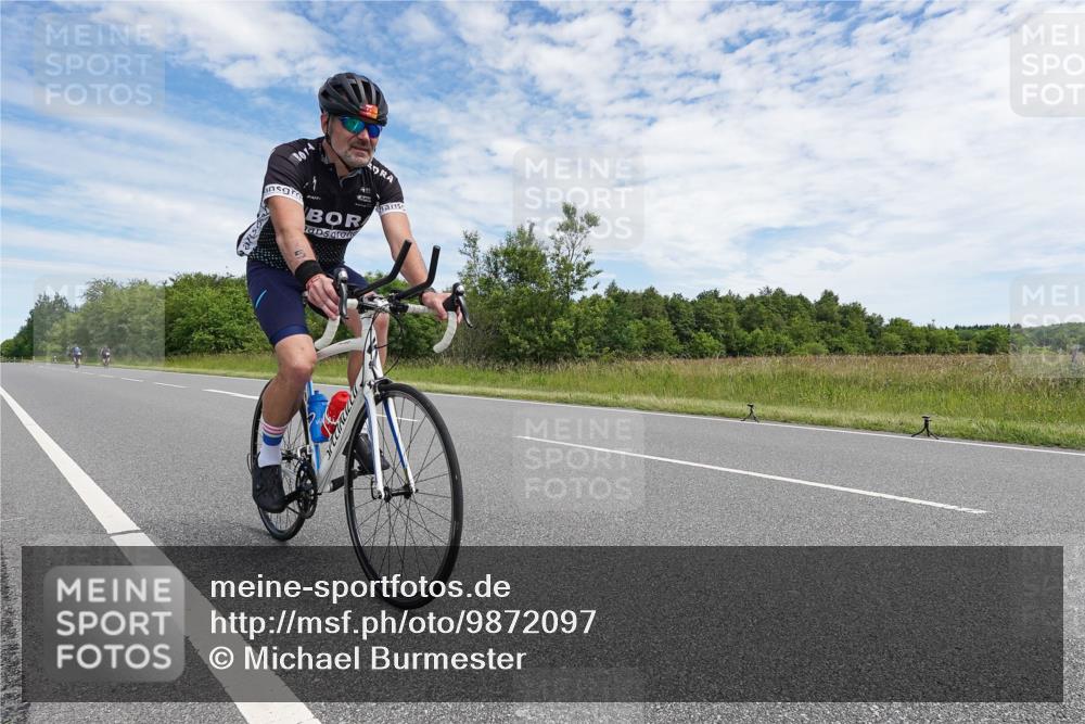 21.06.2026 - Viking Triathlon Michael Burmester http://msf.ph/oto/9872097 21.06.2026 12:24:52 Radfahren 48, 54, 176, 206, 208, 306, 313, 350, 352, 608, 660 meine-sportfotos.de