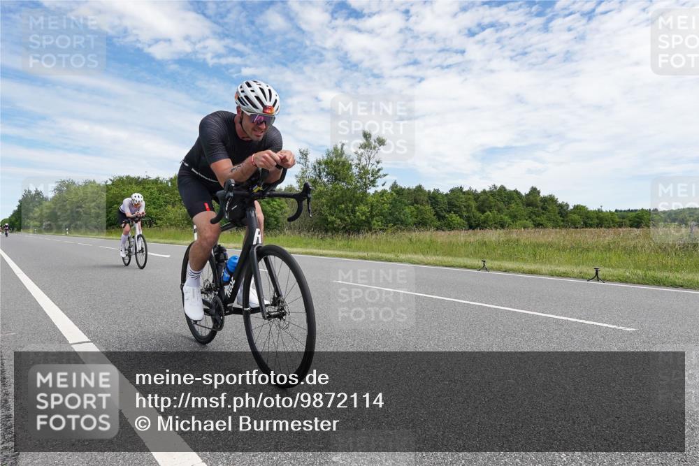 21.06.2026 - Viking Triathlon Michael Burmester http://msf.ph/oto/9872114 21.06.2026 12:25:07 Radfahren 26, 44, 48, 55, 91, 163, 166, 173, 176, 179, 206, 306, 313, 348, 419, 455, 565, 608 meine-sportfotos.de