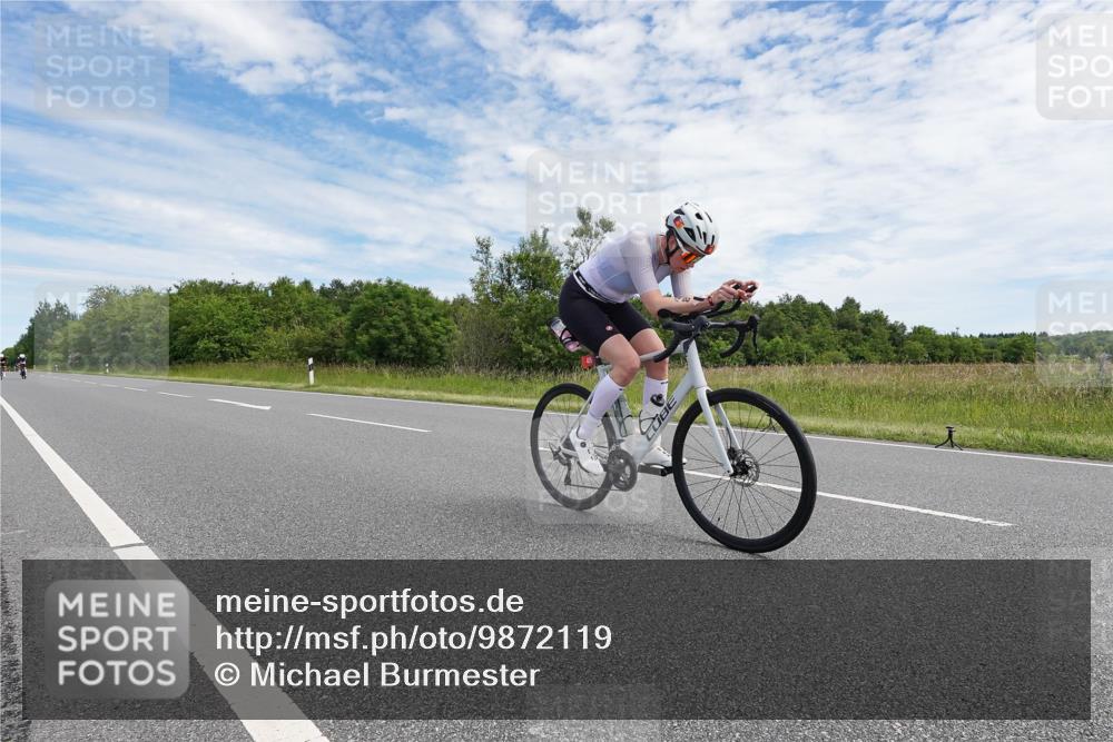 21.06.2026 - Viking Triathlon Michael Burmester http://msf.ph/oto/9872119 21.06.2026 12:25:08 Radfahren 26, 44, 48, 55, 91, 163, 166, 173, 176, 179, 206, 306, 313, 348, 419, 455, 565, 608 meine-sportfotos.de