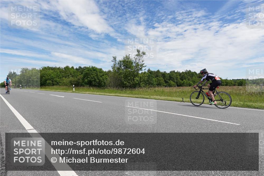 21.06.2026 - Viking Triathlon Michael Burmester http://msf.ph/oto/9872604 21.06.2026 12:30:56 Radfahren 34, 45, 111, 113, 125, 188, 199, 241, 252, 327, 340, 383, 445, 485, 553, 567, 578, 663 meine-sportfotos.de
