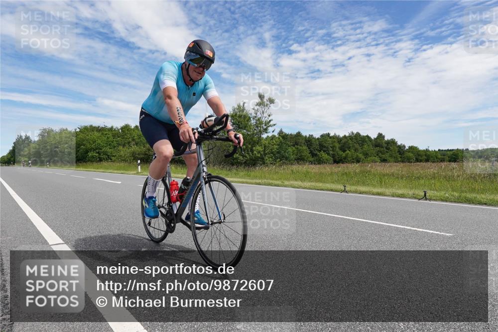 21.06.2026 - Viking Triathlon Michael Burmester http://msf.ph/oto/9872607 21.06.2026 12:30:58 Radfahren 34, 45, 111, 113, 125, 188, 199, 241, 252, 327, 340, 383, 445, 485, 553, 567, 574, 578, 663 meine-sportfotos.de