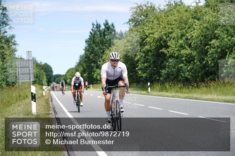 21.06.2026 - Viking Triathlon Michael Burmester http://msf.ph/oto/9872719 21.06.2026 12:45:31 Radfahren 48, 54, 135, 173, 182, 249, 254, 254, 309, 309 meine-sportfotos.de