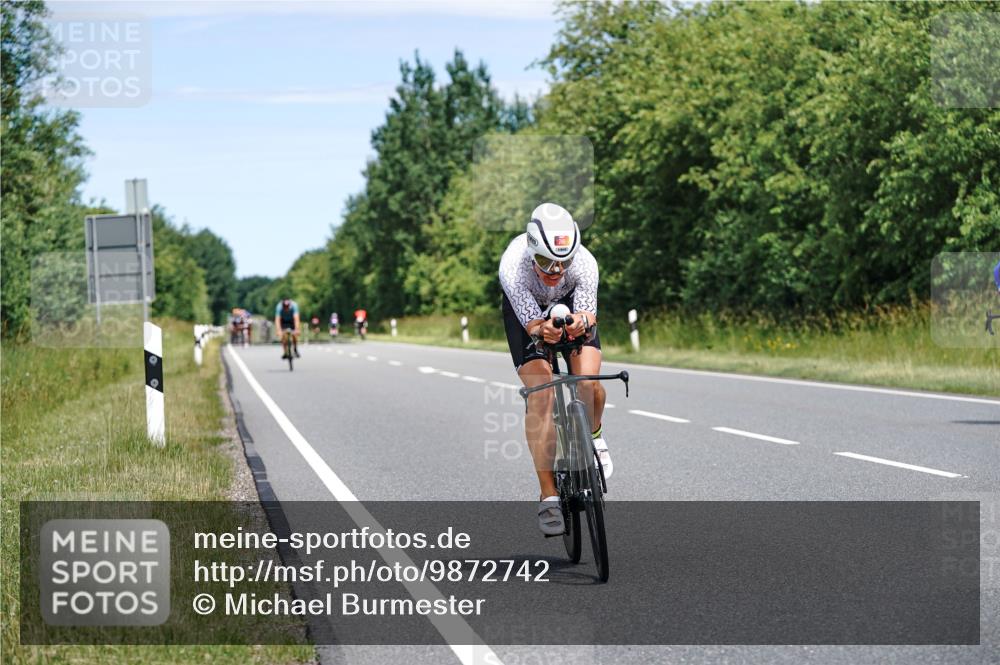 21.06.2026 - Viking Triathlon Michael Burmester http://msf.ph/oto/9872742 21.06.2026 12:45:32 Radfahren 48, 54, 135, 173, 182, 249, 254, 254, 309, 309 meine-sportfotos.de