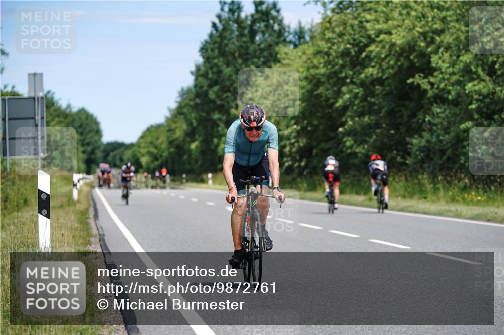 21.06.2026 - Viking Triathlon Michael Burmester http://msf.ph/oto/9872761 21.06.2026 12:45:39 Radfahren 54, 135, 205, 249, 254, 309, 309, 421 meine-sportfotos.de
