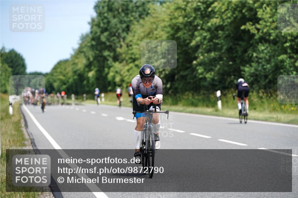 21.06.2026 - Viking Triathlon Michael Burmester http://msf.ph/oto/9872790 21.06.2026 12:45:45 Radfahren 54, 135, 205, 238, 254, 309, 352, 421 meine-sportfotos.de