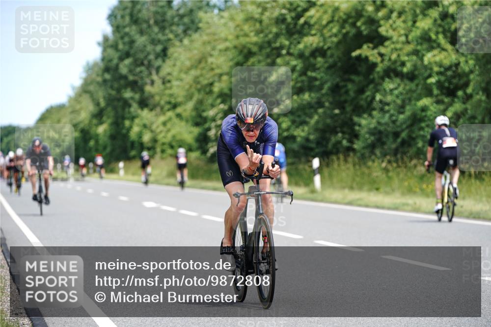 21.06.2026 - Viking Triathlon Michael Burmester http://msf.ph/oto/9872808 21.06.2026 12:45:53 Radfahren 54, 135, 205, 238, 309, 352, 421, 442, 561 meine-sportfotos.de