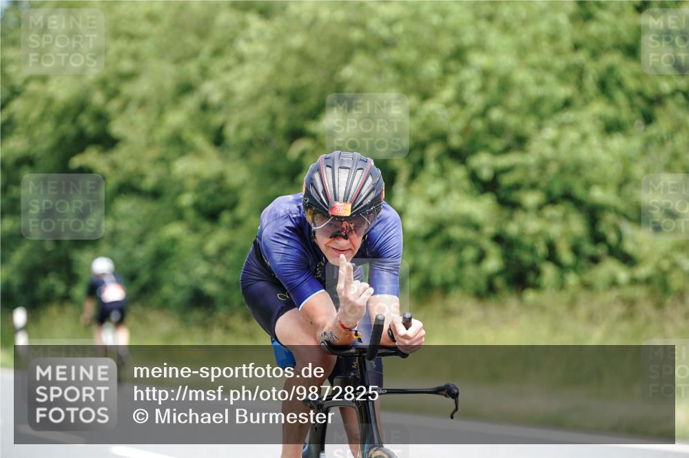 21.06.2026 - Viking Triathlon Michael Burmester http://msf.ph/oto/9872825 21.06.2026 12:45:53 Radfahren 54, 135, 205, 238, 309, 352, 421, 442, 561 meine-sportfotos.de