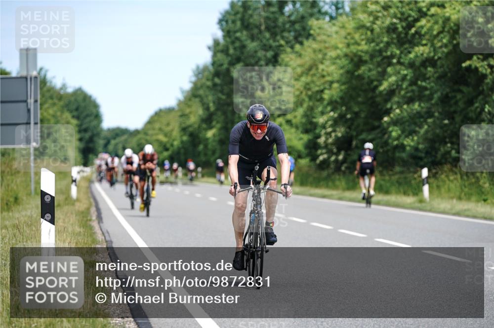 21.06.2026 - Viking Triathlon Michael Burmester http://msf.ph/oto/9872831 21.06.2026 12:45:56 Radfahren 54, 205, 238, 309, 352, 352, 421, 442, 561 meine-sportfotos.de