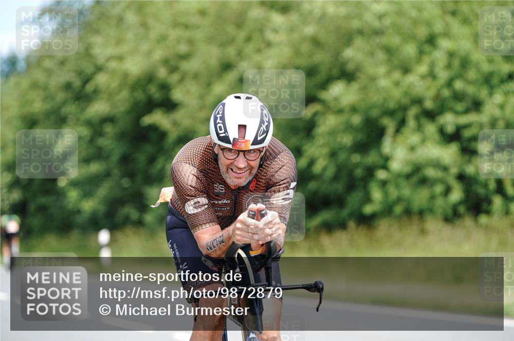 21.06.2026 - Viking Triathlon Michael Burmester http://msf.ph/oto/9872879 21.06.2026 12:46:01 Radfahren 205, 238, 352, 352, 421, 442, 561 meine-sportfotos.de