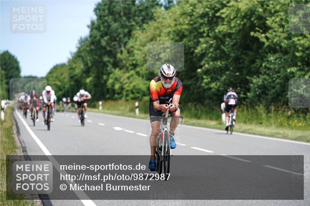 21.06.2026 - Viking Triathlon Michael Burmester http://msf.ph/oto/9872987 21.06.2026 12:46:32 Radfahren 16, 36, 105, 165, 178, 184, 251, 364, 407, 439, 457, 457, 504, 546, 606, 629, 629, 634 meine-sportfotos.de