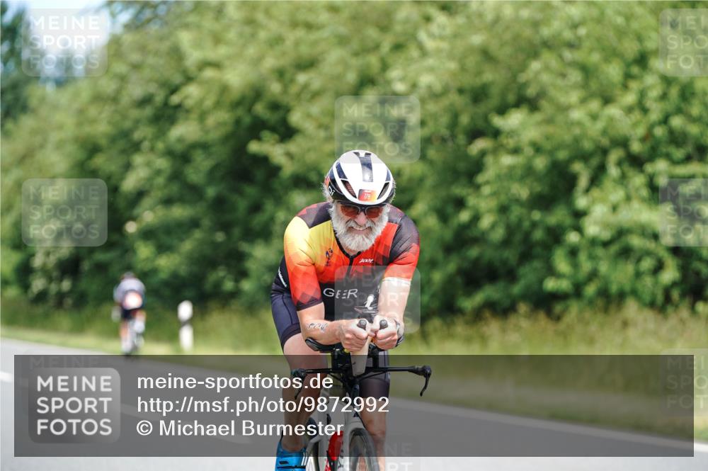 21.06.2026 - Viking Triathlon Michael Burmester http://msf.ph/oto/9872992 21.06.2026 12:46:33 Radfahren 16, 36, 105, 165, 178, 184, 251, 364, 407, 439, 457, 457, 504, 546, 606, 629, 629, 634 meine-sportfotos.de