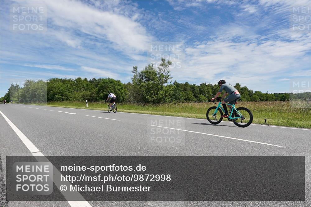 21.06.2026 - Viking Triathlon Michael Burmester http://msf.ph/oto/9872998 21.06.2026 12:35:43 Radfahren 14, 37, 153, 245, 335, 486, 521, 562 meine-sportfotos.de