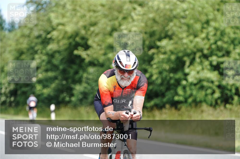 21.06.2026 - Viking Triathlon Michael Burmester http://msf.ph/oto/9873001 21.06.2026 12:46:33 Radfahren 16, 36, 105, 165, 178, 184, 251, 364, 407, 439, 457, 457, 504, 546, 606, 629, 629, 634 meine-sportfotos.de