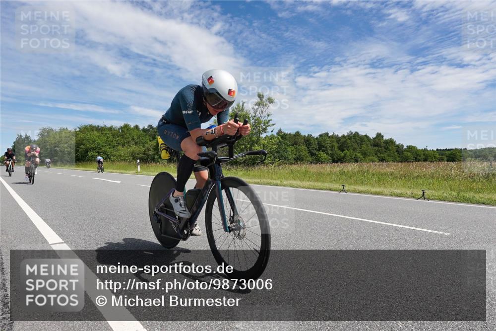 21.06.2026 - Viking Triathlon Michael Burmester http://msf.ph/oto/9873006 21.06.2026 12:35:49 Radfahren 14, 37, 153, 449, 486, 562 meine-sportfotos.de