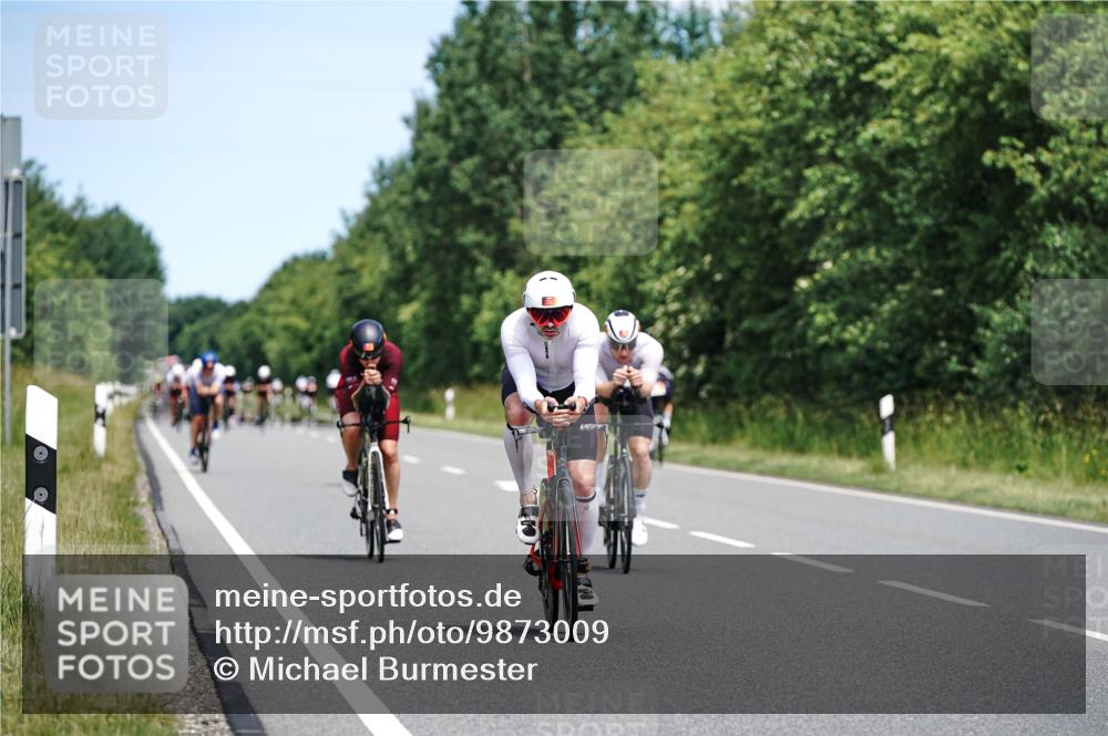 21.06.2026 - Viking Triathlon Michael Burmester http://msf.ph/oto/9873009 21.06.2026 12:46:35 Radfahren 16, 36, 81, 105, 165, 178, 184, 251, 364, 407, 457, 457, 504, 546, 606, 629, 629, 634 meine-sportfotos.de