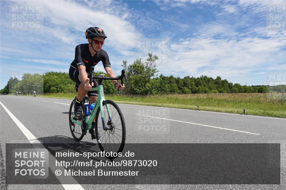 21.06.2026 - Viking Triathlon Michael Burmester http://msf.ph/oto/9873020 21.06.2026 12:35:51 Radfahren 14, 37, 37, 153, 449, 486, 562 meine-sportfotos.de