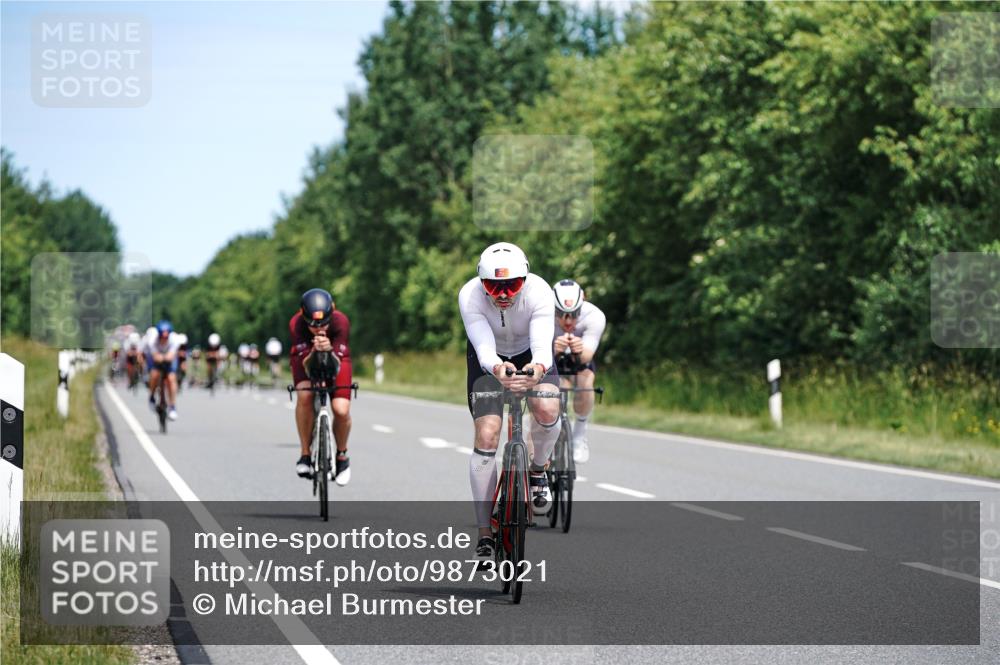 21.06.2026 - Viking Triathlon Michael Burmester http://msf.ph/oto/9873021 21.06.2026 12:46:35 Radfahren 16, 36, 81, 105, 165, 178, 184, 251, 364, 407, 457, 457, 504, 546, 606, 629, 629, 634 meine-sportfotos.de