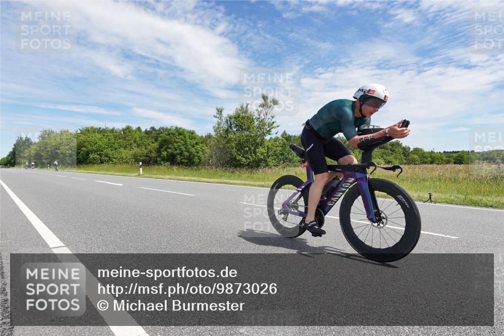 21.06.2026 - Viking Triathlon Michael Burmester http://msf.ph/oto/9873026 21.06.2026 12:35:52 Radfahren 14, 37, 37, 153, 449, 486, 562 meine-sportfotos.de