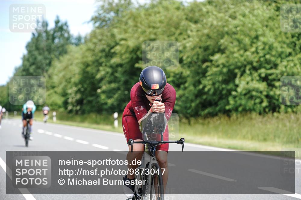 21.06.2026 - Viking Triathlon Michael Burmester http://msf.ph/oto/9873047 21.06.2026 12:46:38 Radfahren 16, 36, 81, 105, 165, 178, 184, 251, 364, 407, 457, 504, 530, 546, 606, 629, 629, 634 meine-sportfotos.de