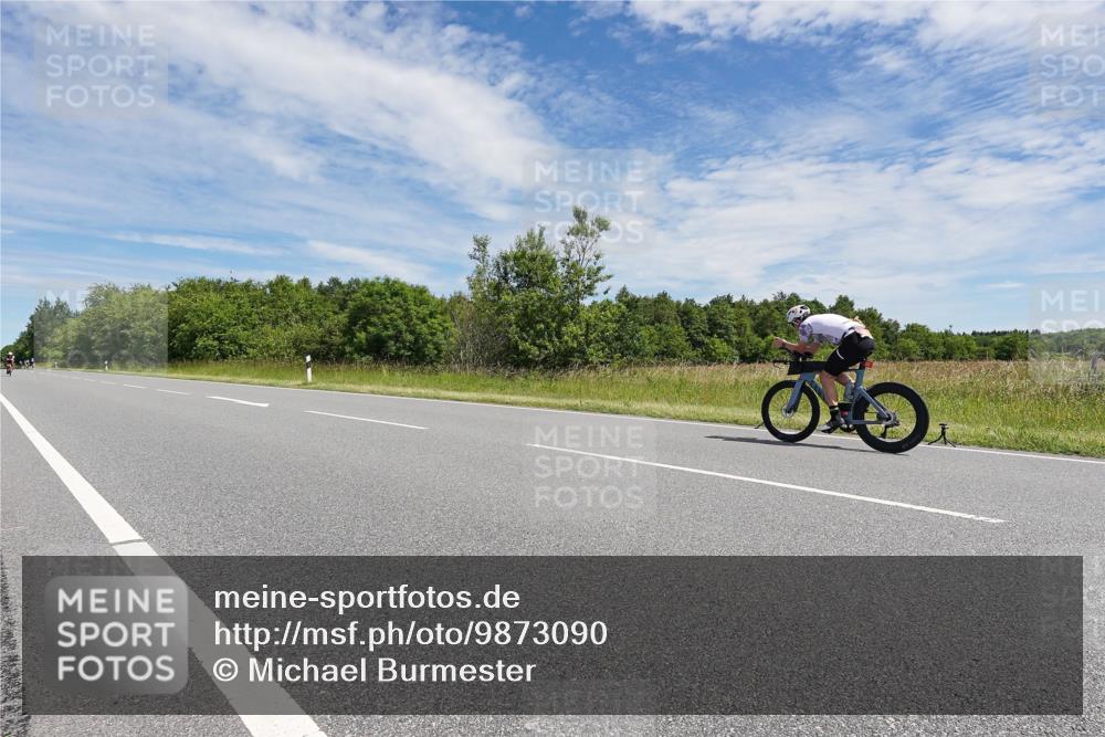 21.06.2026 - Viking Triathlon Michael Burmester http://msf.ph/oto/9873090 21.06.2026 12:37:11 Radfahren 60, 77, 295, 519 meine-sportfotos.de