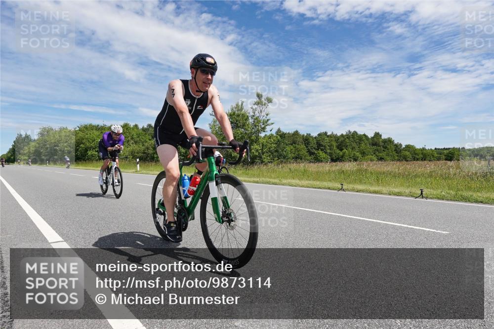21.06.2026 - Viking Triathlon Michael Burmester http://msf.ph/oto/9873114 21.06.2026 12:37:24 Radfahren 77, 141, 300, 409, 448, 471, 519, 519 meine-sportfotos.de