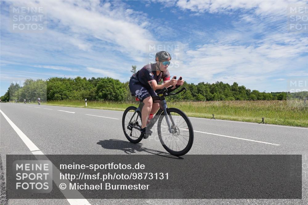 21.06.2026 - Viking Triathlon Michael Burmester http://msf.ph/oto/9873131 21.06.2026 12:37:31 Radfahren 77, 141, 229, 244, 298, 300, 409, 448, 471, 519 meine-sportfotos.de