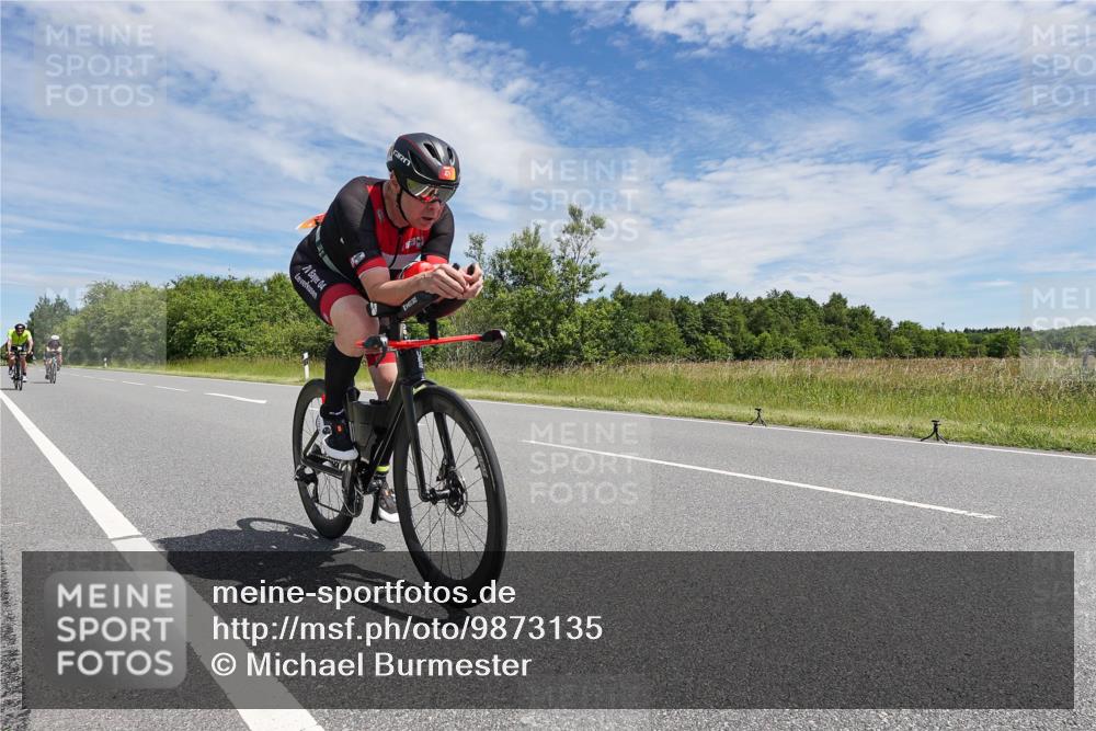 21.06.2026 - Viking Triathlon Michael Burmester http://msf.ph/oto/9873135 21.06.2026 12:37:36 Radfahren 141, 229, 244, 244, 298, 300, 409, 448, 471, 519 meine-sportfotos.de