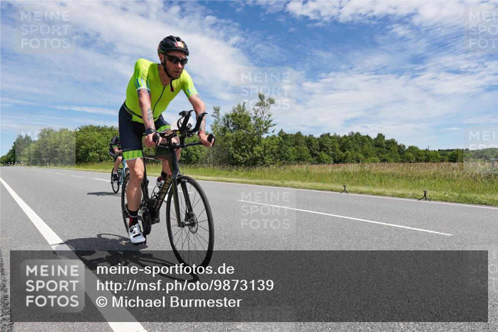 21.06.2026 - Viking Triathlon Michael Burmester http://msf.ph/oto/9873139 21.06.2026 12:37:38 Radfahren 229, 244, 244, 298, 300, 409, 448, 471, 519, 520 meine-sportfotos.de