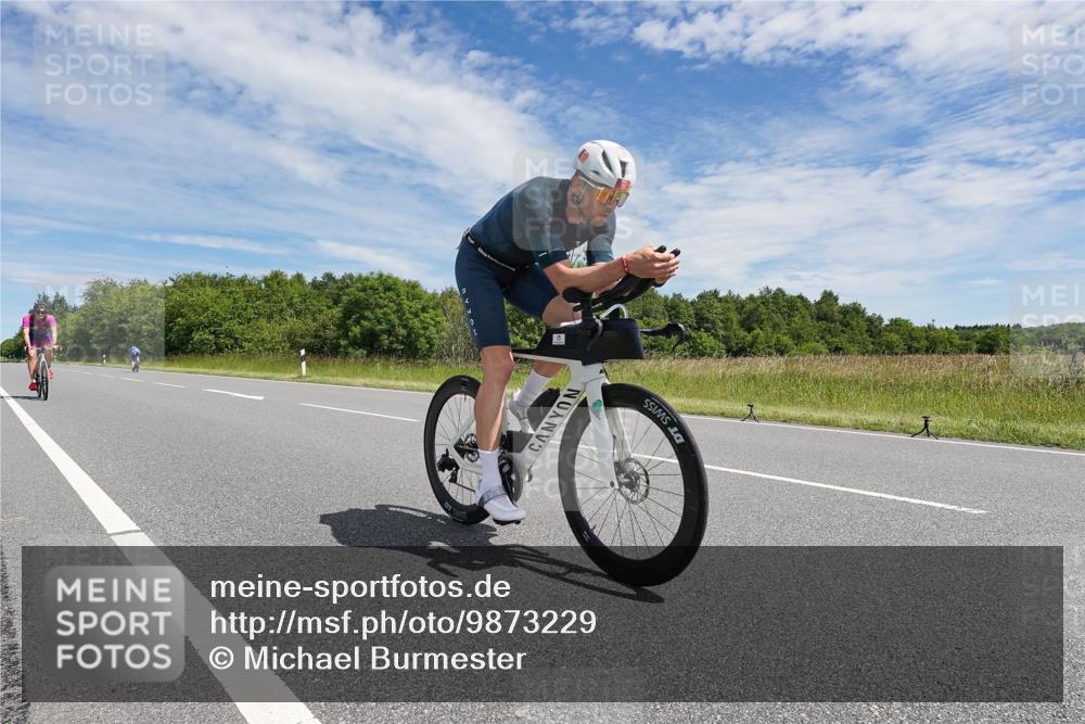 21.06.2026 - Viking Triathlon Michael Burmester http://msf.ph/oto/9873229 21.06.2026 12:38:28 Radfahren 123, 123, 203, 221, 415, 416, 461, 551, 651 meine-sportfotos.de