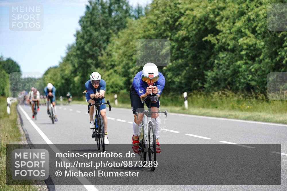 21.06.2026 - Viking Triathlon Michael Burmester http://msf.ph/oto/9873289 21.06.2026 12:48:02 Radfahren 57, 58, 73, 124, 126, 166, 232, 259, 510, 531, 608, 639, 644 meine-sportfotos.de
