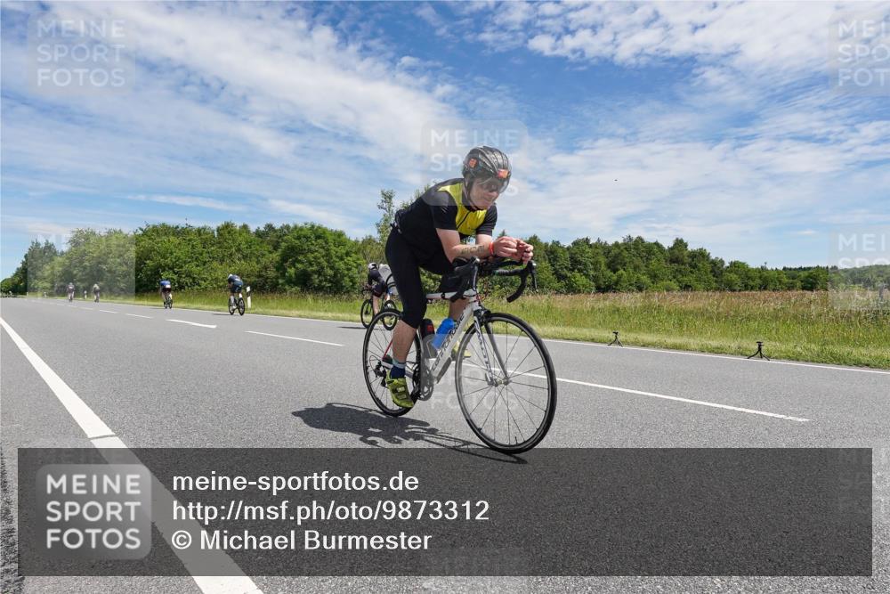 21.06.2026 - Viking Triathlon Michael Burmester http://msf.ph/oto/9873312 21.06.2026 12:39:30 Radfahren 76, 76, 80, 233, 483, 502, 516, 609 meine-sportfotos.de