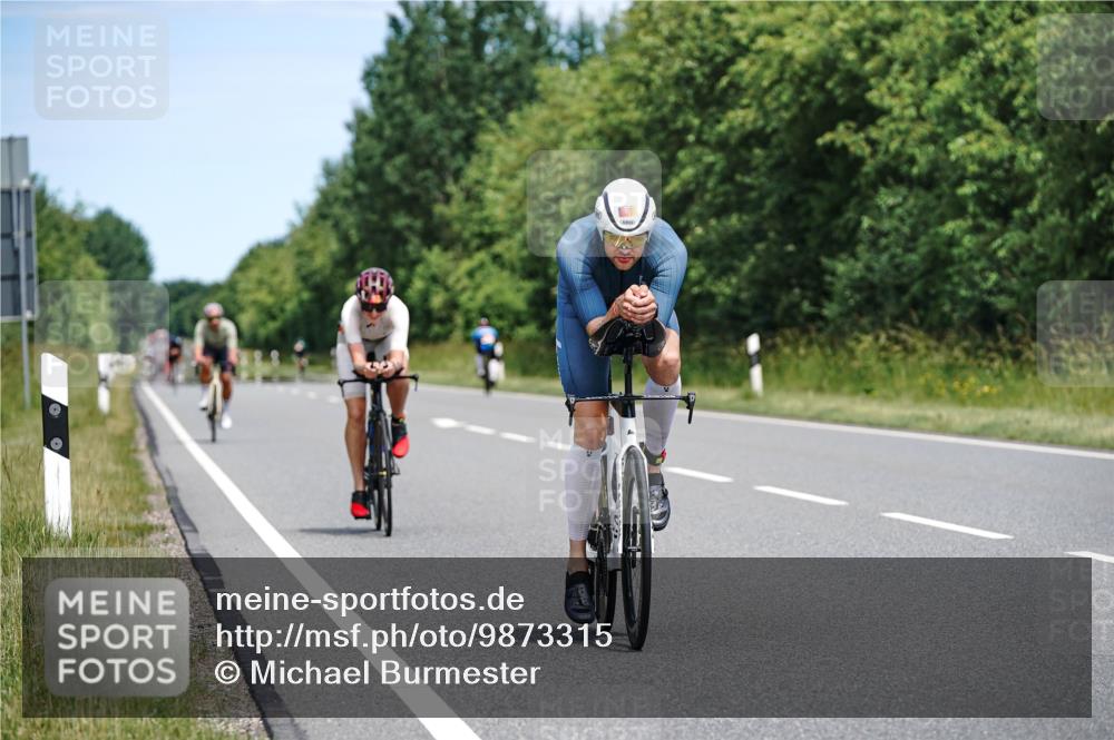 21.06.2026 - Viking Triathlon Michael Burmester http://msf.ph/oto/9873315 21.06.2026 12:48:05 Radfahren 57, 58, 73, 124, 126, 166, 232, 259, 273, 531, 608, 644 meine-sportfotos.de